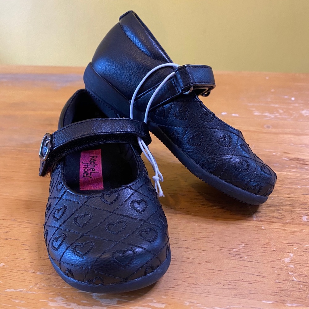 Black Mary Jane-style shoes with heart buckle